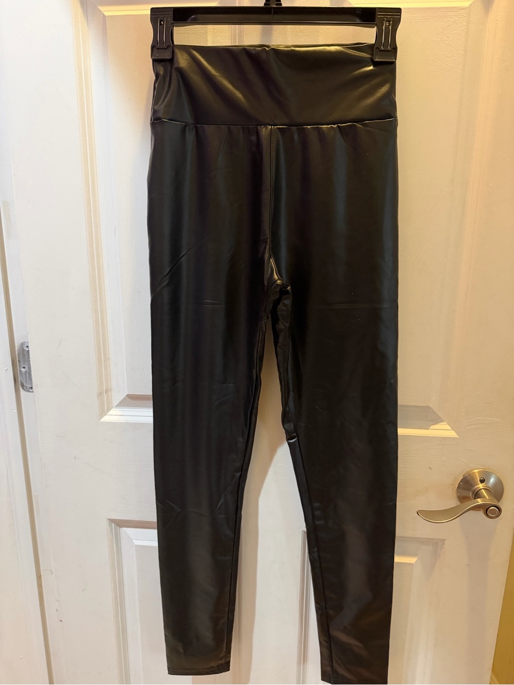 Womens  XS Black Faux Leather Leggings